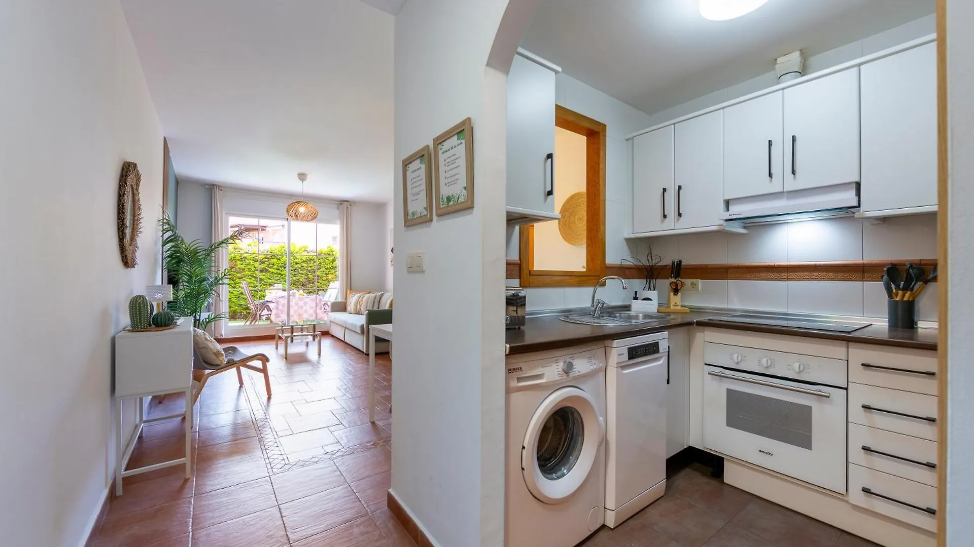 Jardin Privado # Netflix # Playa A 8Min # Wifi # Familia # Apartamento Vera 0*,  Spain