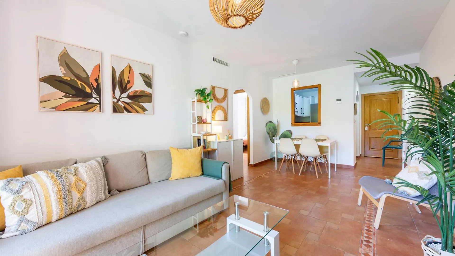 Jardin Privado # Netflix # Playa A 8Min # Wifi # Familia # Apartamento Vera Apartment