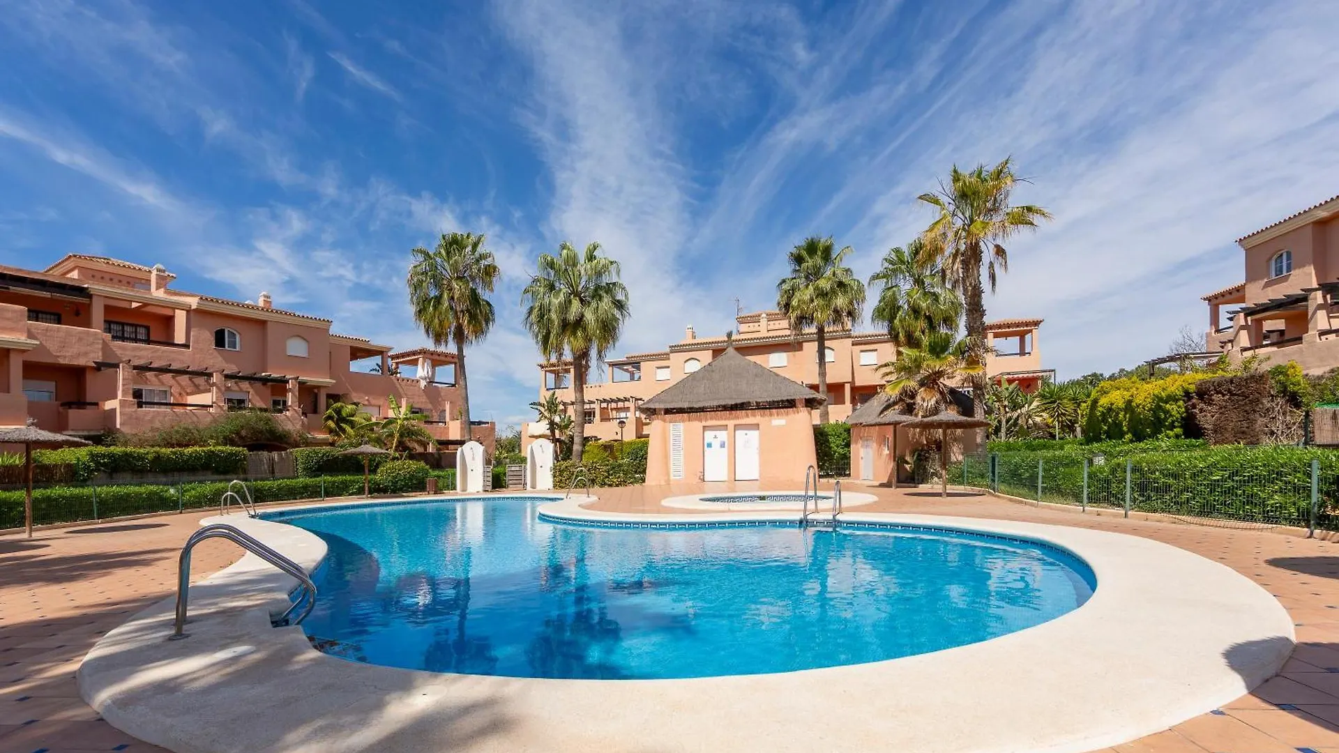 Jardin Privado # Netflix # Playa A 8Min # Wifi # Familia # Apartamento Vera