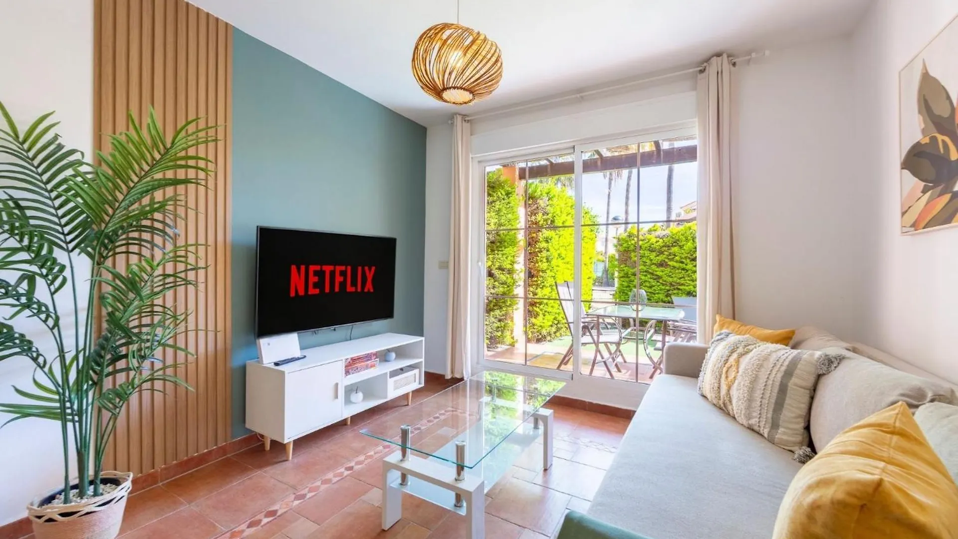 Jardin Privado # Netflix # Playa A 8Min # Wifi # Familia # Apartamento Vera