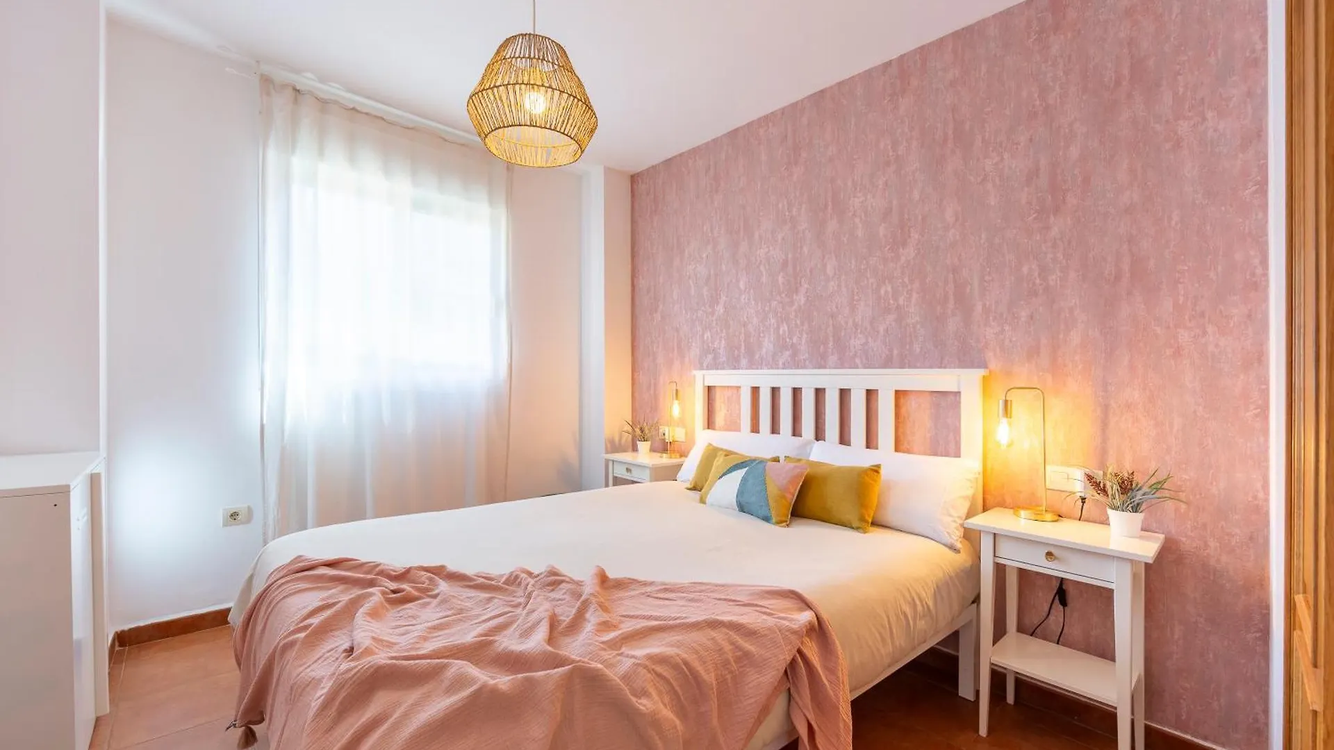 Jardin Privado # Netflix # Playa A 8Min # Wifi # Familia # Apartamento Vera Apartment